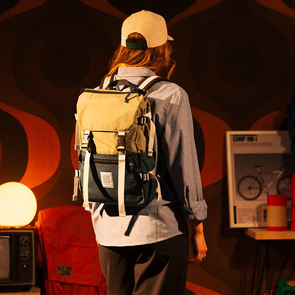 General model shot of the Rover Pack Classic in "Oil Green / Dark Pine"