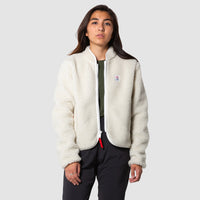Front model shot of the sherpa jacket in "natural / khaki" showing the sherpa fleece unzipped